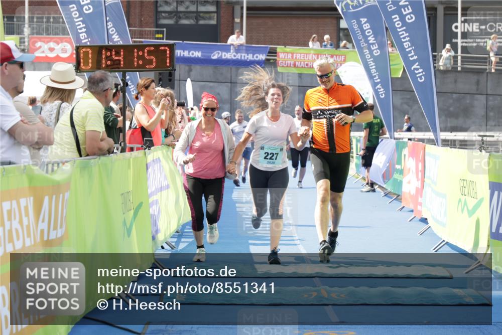 10.08.2025 - GEWOBA Citytriathlon Bremen H.Heesch http://msf.ph/oto/8551341 10.08.2025 11:45:39 Ziel 227 meine-sportfotos.de