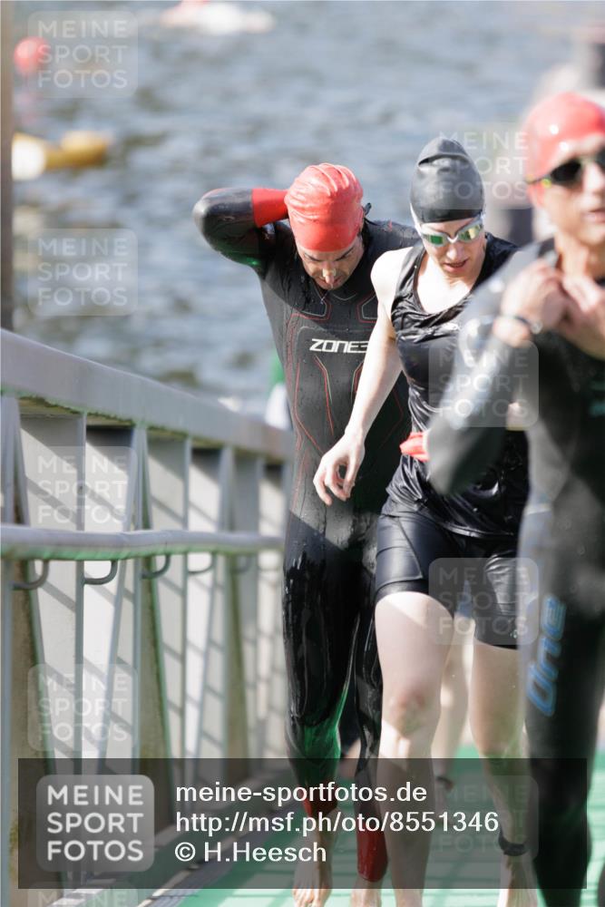 10.08.2025 - GEWOBA Citytriathlon Bremen H.Heesch http://msf.ph/oto/8551346 10.08.2025 10:21:30 Schwimmen 381, 382, 400, 409, 417, 428, 461, 491, 498, 500 meine-sportfotos.de