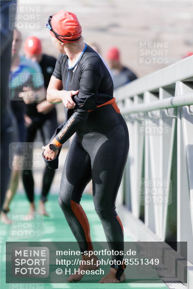 10.08.2025 - GEWOBA Citytriathlon Bremen H.Heesch http://msf.ph/oto/8551349 10.08.2025 10:21:31 Schwimmen 381, 382, 400, 409, 417, 428, 461, 491, 500 meine-sportfotos.de