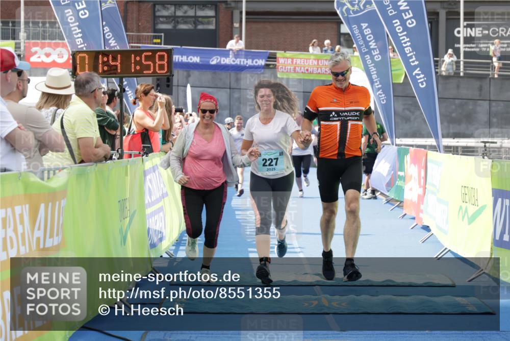 10.08.2025 - GEWOBA Citytriathlon Bremen H.Heesch http://msf.ph/oto/8551355 10.08.2025 11:45:40 Ziel 39, 227 meine-sportfotos.de