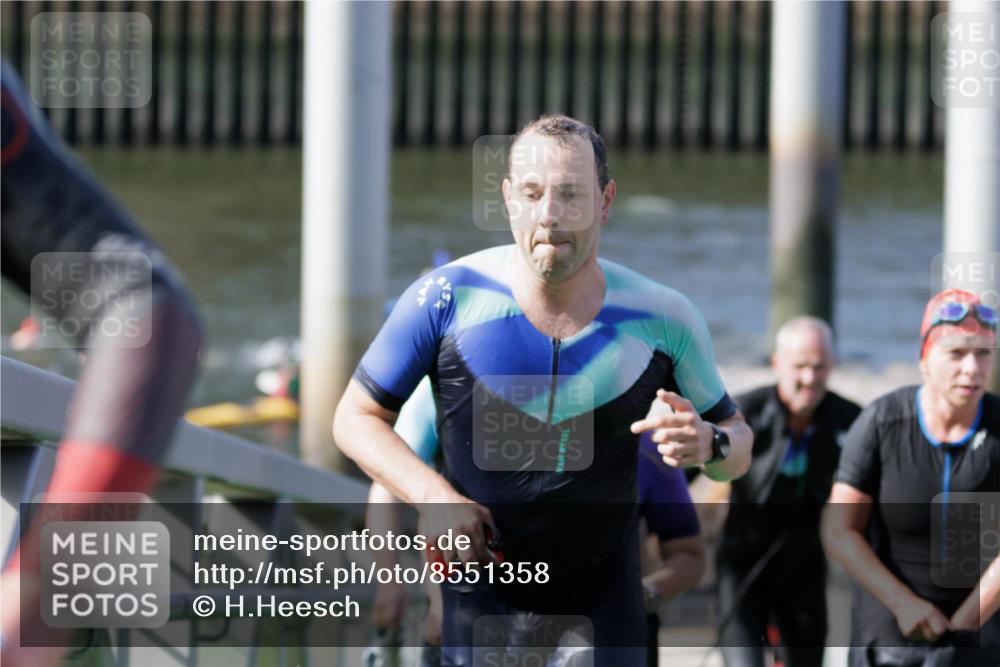 10.08.2025 - GEWOBA Citytriathlon Bremen H.Heesch http://msf.ph/oto/8551358 10.08.2025 10:21:39 Schwimmen 373, 381, 397, 400, 417, 461, 512 meine-sportfotos.de