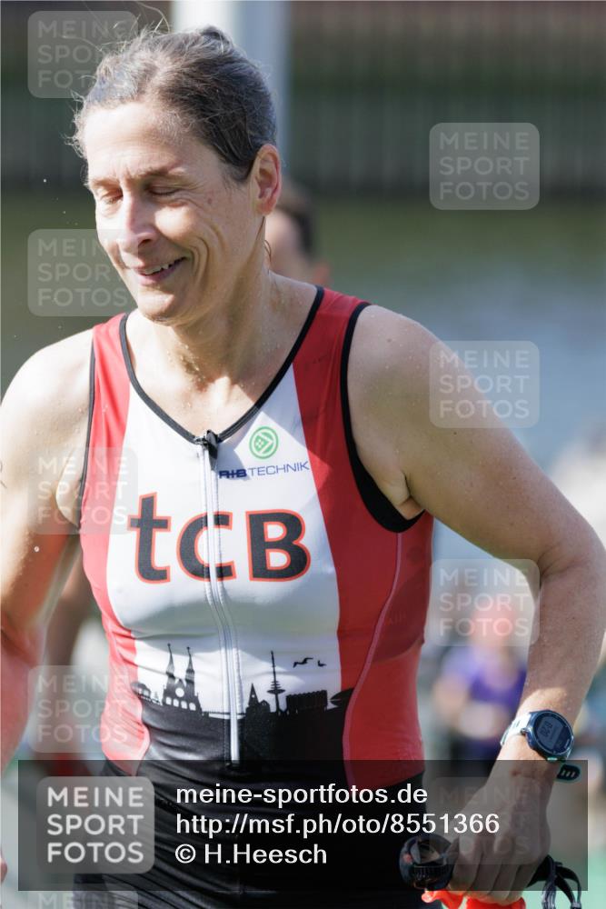 10.08.2025 - GEWOBA Citytriathlon Bremen H.Heesch http://msf.ph/oto/8551366 10.08.2025 10:21:46 Schwimmen 373, 397, 442, 450, 480, 497, 512 meine-sportfotos.de