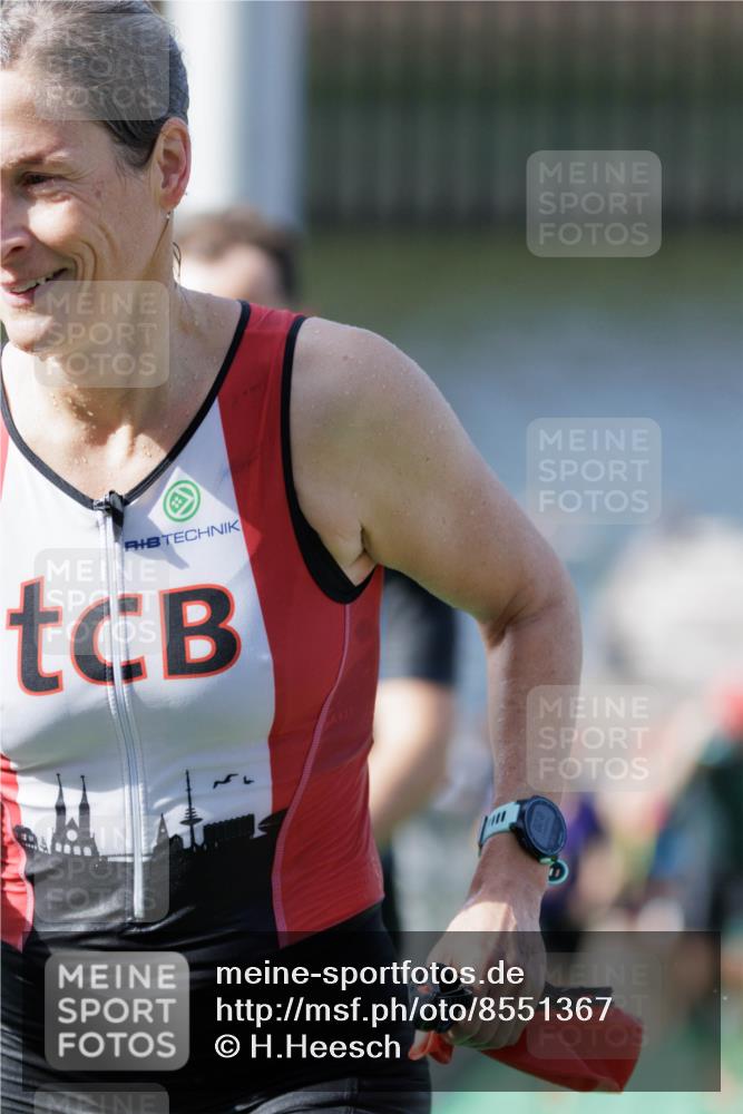 10.08.2025 - GEWOBA Citytriathlon Bremen H.Heesch http://msf.ph/oto/8551367 10.08.2025 10:21:46 Schwimmen 373, 397, 442, 450, 480, 497, 512 meine-sportfotos.de