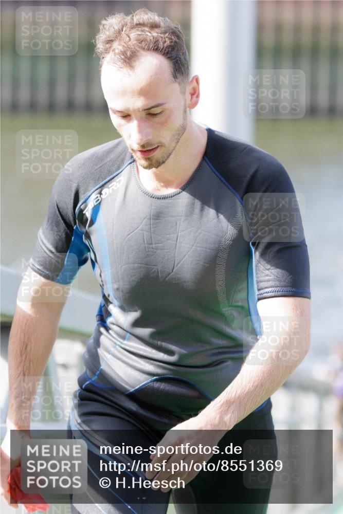 10.08.2025 - GEWOBA Citytriathlon Bremen H.Heesch http://msf.ph/oto/8551369 10.08.2025 10:21:47 Schwimmen 373, 397, 442, 450, 480, 497, 512 meine-sportfotos.de