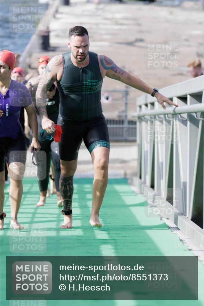 10.08.2025 - GEWOBA Citytriathlon Bremen H.Heesch http://msf.ph/oto/8551373 10.08.2025 10:21:49 Schwimmen 397, 442, 450, 480, 497, 512 meine-sportfotos.de