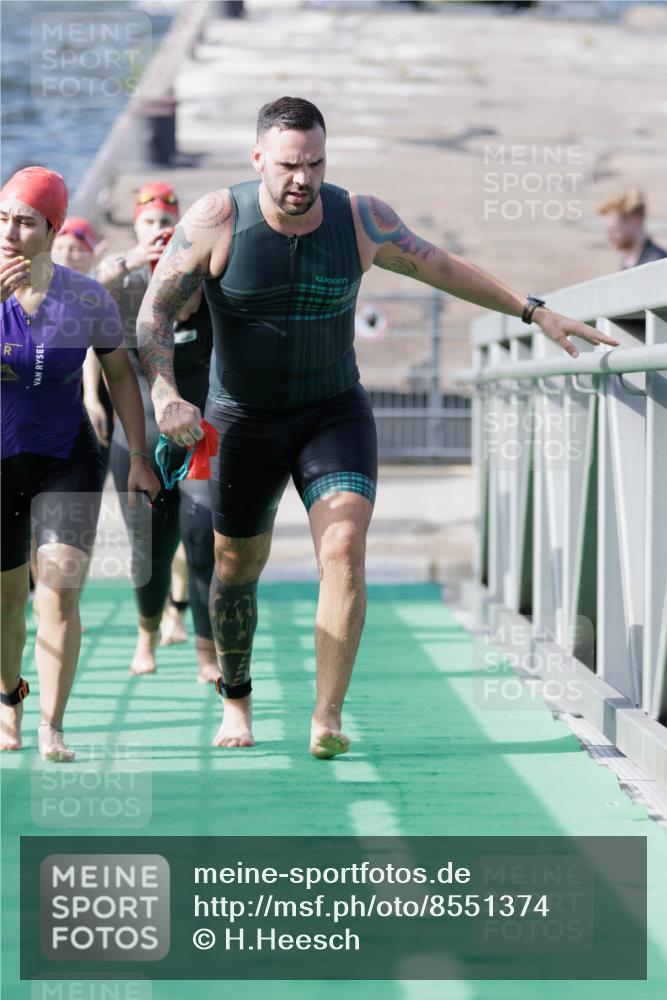 10.08.2025 - GEWOBA Citytriathlon Bremen H.Heesch http://msf.ph/oto/8551374 10.08.2025 10:21:49 Schwimmen 397, 442, 450, 480, 497, 512 meine-sportfotos.de