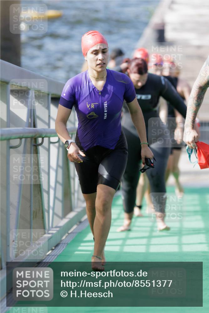 10.08.2025 - GEWOBA Citytriathlon Bremen H.Heesch http://msf.ph/oto/8551377 10.08.2025 10:21:51 Schwimmen 397, 442, 444, 450, 480, 497 meine-sportfotos.de