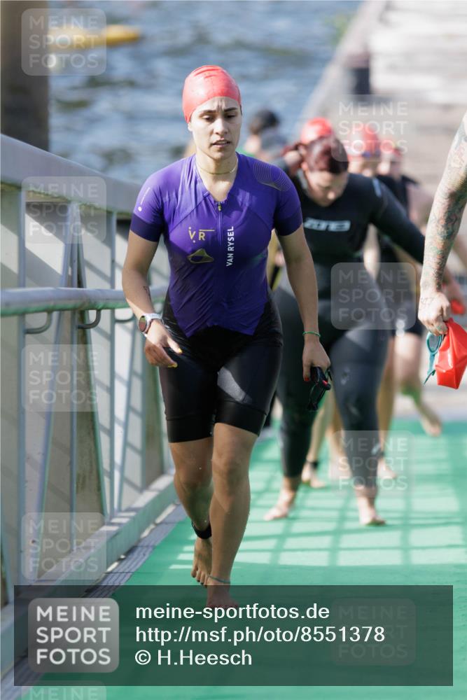 10.08.2025 - GEWOBA Citytriathlon Bremen H.Heesch http://msf.ph/oto/8551378 10.08.2025 10:21:51 Schwimmen 397, 442, 444, 450, 480, 497 meine-sportfotos.de