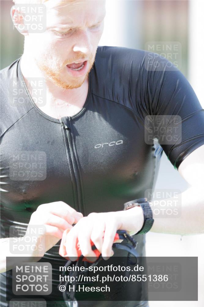 10.08.2025 - GEWOBA Citytriathlon Bremen H.Heesch http://msf.ph/oto/8551386 10.08.2025 10:22:04 Schwimmen 356, 358, 379, 393, 413, 444 meine-sportfotos.de