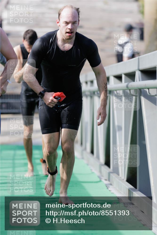 10.08.2025 - GEWOBA Citytriathlon Bremen H.Heesch http://msf.ph/oto/8551393 10.08.2025 10:22:09 Schwimmen 356, 379, 393, 413, 419 meine-sportfotos.de