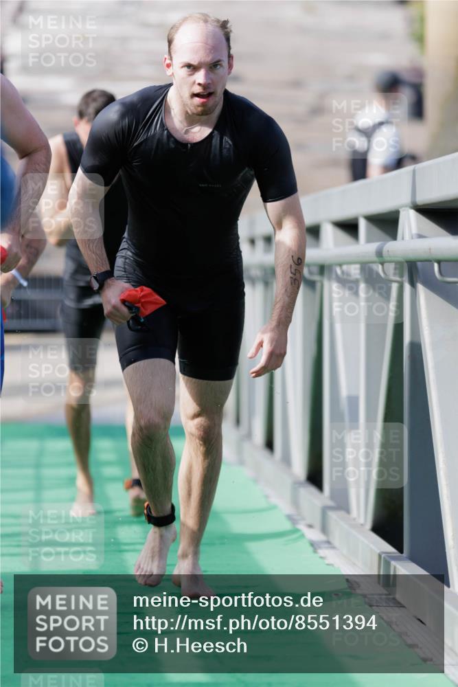 10.08.2025 - GEWOBA Citytriathlon Bremen H.Heesch http://msf.ph/oto/8551394 10.08.2025 10:22:10 Schwimmen 356, 379, 393, 413, 419 meine-sportfotos.de