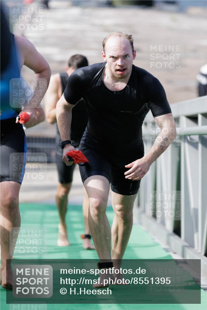 10.08.2025 - GEWOBA Citytriathlon Bremen H.Heesch http://msf.ph/oto/8551395 10.08.2025 10:22:10 Schwimmen 356, 379, 393, 413, 419 meine-sportfotos.de