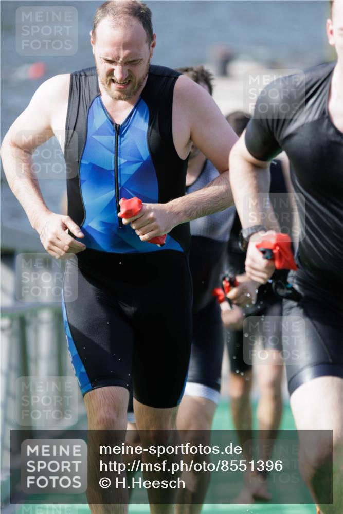 10.08.2025 - GEWOBA Citytriathlon Bremen H.Heesch http://msf.ph/oto/8551396 10.08.2025 10:22:12 Schwimmen 356, 379, 393, 413, 419 meine-sportfotos.de