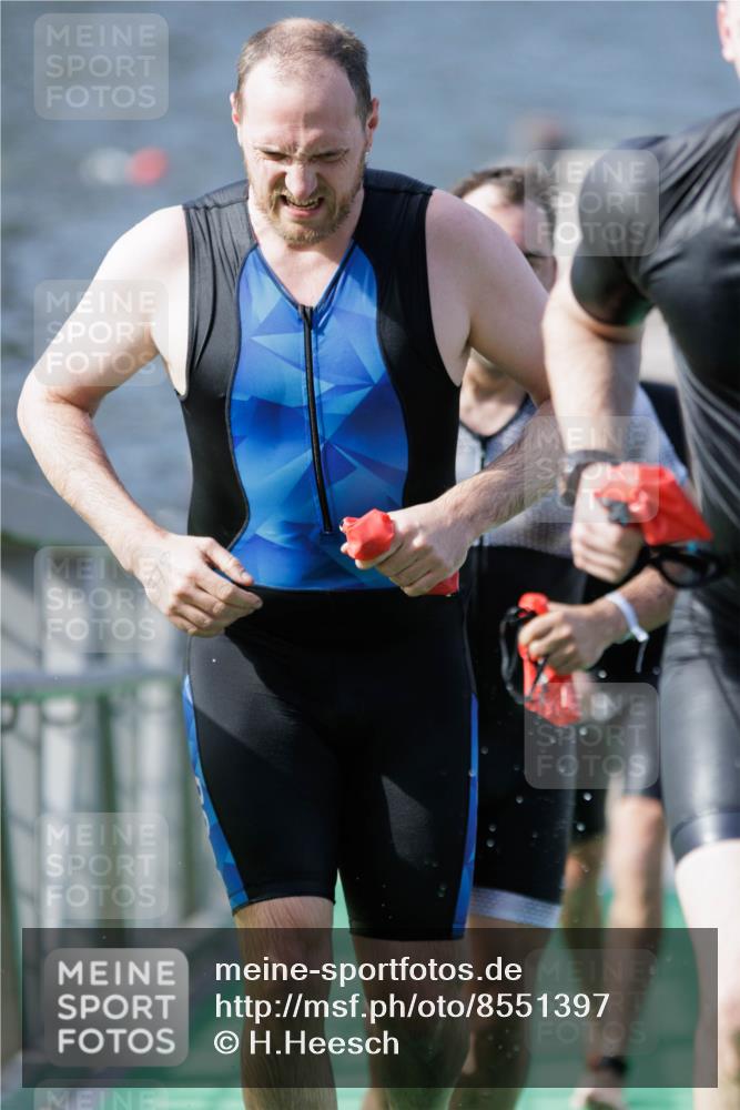 10.08.2025 - GEWOBA Citytriathlon Bremen H.Heesch http://msf.ph/oto/8551397 10.08.2025 10:22:12 Schwimmen 356, 379, 393, 413, 419 meine-sportfotos.de