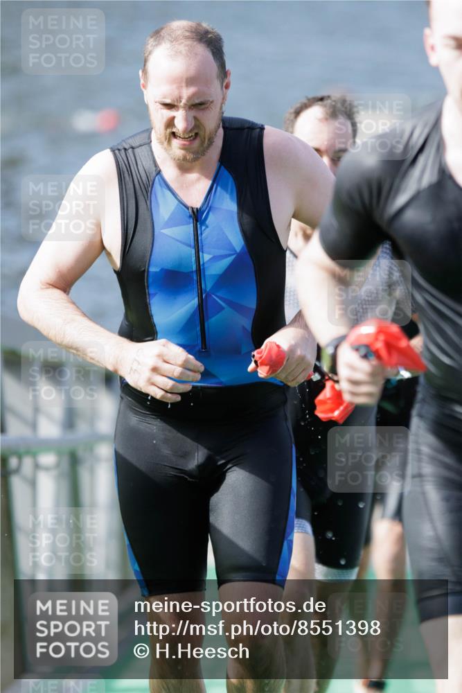 10.08.2025 - GEWOBA Citytriathlon Bremen H.Heesch http://msf.ph/oto/8551398 10.08.2025 10:22:12 Schwimmen 356, 379, 393, 413, 419 meine-sportfotos.de