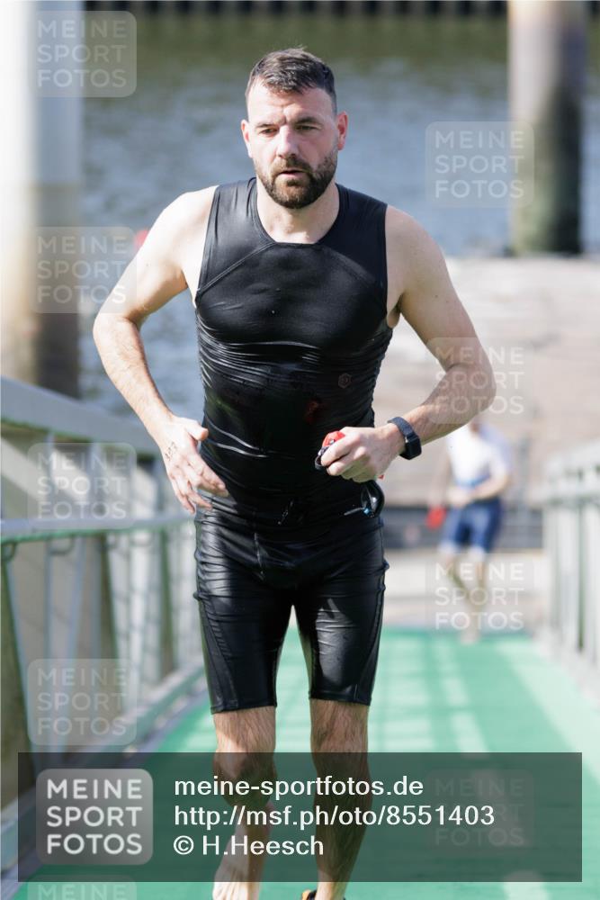 10.08.2025 - GEWOBA Citytriathlon Bremen H.Heesch http://msf.ph/oto/8551403 10.08.2025 10:22:17 Schwimmen 356, 393, 401, 419 meine-sportfotos.de