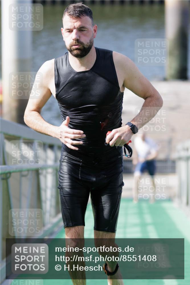 10.08.2025 - GEWOBA Citytriathlon Bremen H.Heesch http://msf.ph/oto/8551408 10.08.2025 10:22:17 Schwimmen 356, 393, 401, 419 meine-sportfotos.de