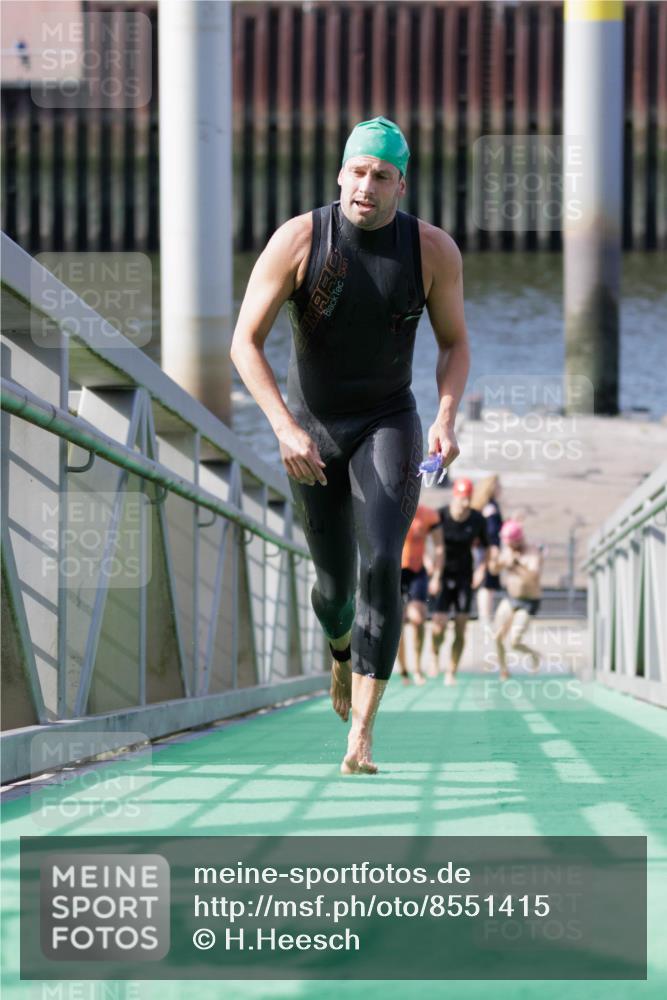 10.08.2025 - GEWOBA Citytriathlon Bremen H.Heesch http://msf.ph/oto/8551415 10.08.2025 10:22:32 Schwimmen 133, 401, 404, 474 meine-sportfotos.de