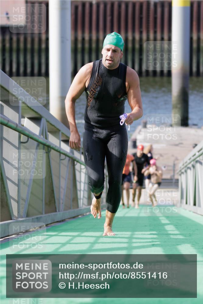 10.08.2025 - GEWOBA Citytriathlon Bremen H.Heesch http://msf.ph/oto/8551416 10.08.2025 10:22:32 Schwimmen 133, 401, 404, 474 meine-sportfotos.de