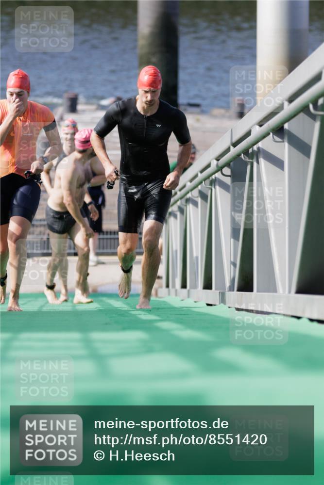 10.08.2025 - GEWOBA Citytriathlon Bremen H.Heesch http://msf.ph/oto/8551420 10.08.2025 10:22:37 Schwimmen 133, 380, 404, 474, 513 meine-sportfotos.de