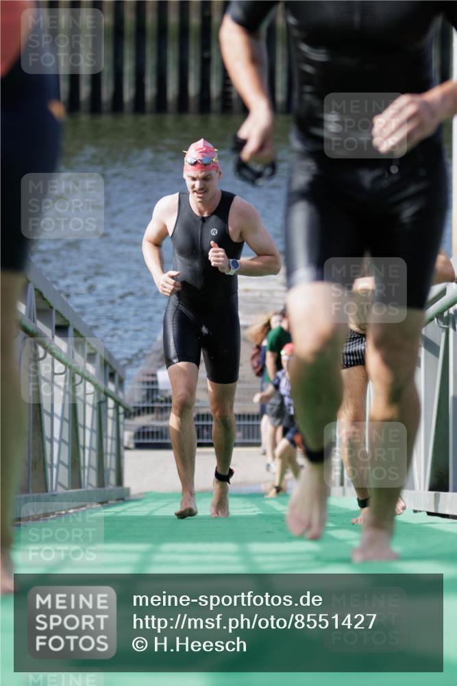 10.08.2025 - GEWOBA Citytriathlon Bremen H.Heesch http://msf.ph/oto/8551427 10.08.2025 10:22:41 Schwimmen 133, 380, 404, 474, 513 meine-sportfotos.de