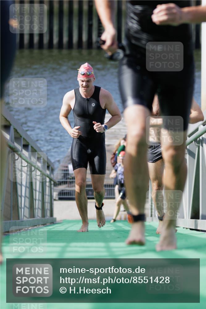 10.08.2025 - GEWOBA Citytriathlon Bremen H.Heesch http://msf.ph/oto/8551428 10.08.2025 10:22:42 Schwimmen 133, 380, 404, 474, 513 meine-sportfotos.de