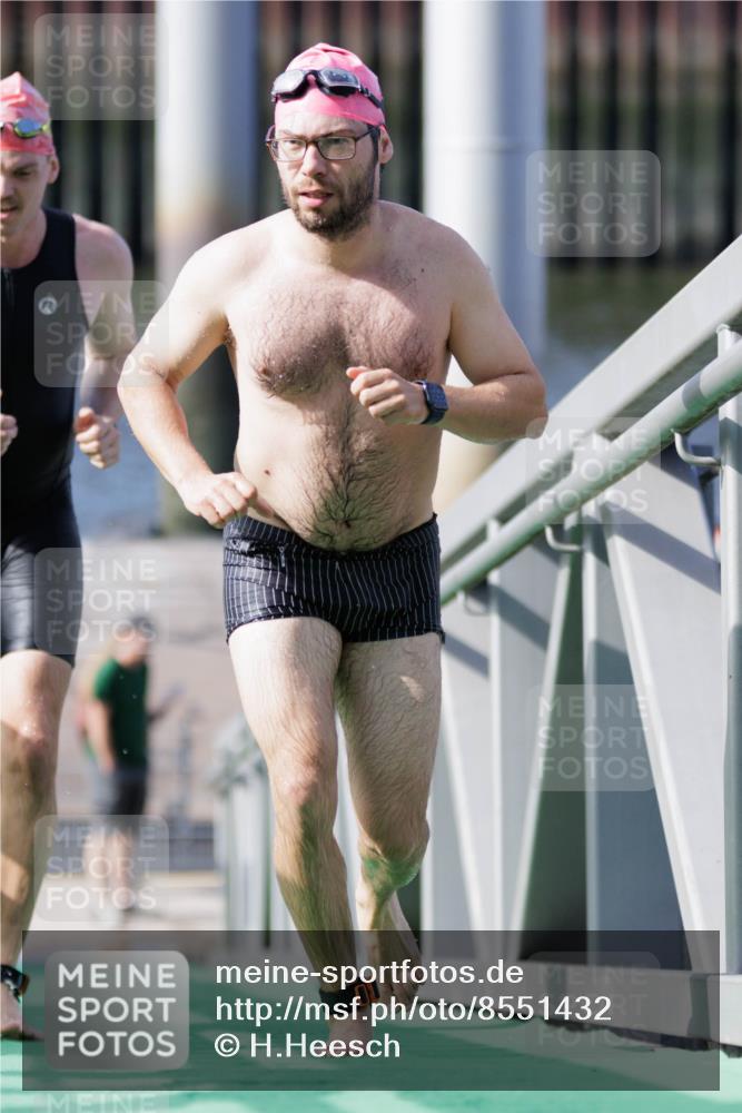 10.08.2025 - GEWOBA Citytriathlon Bremen H.Heesch http://msf.ph/oto/8551432 10.08.2025 10:22:43 Schwimmen 133, 380, 404, 474, 492, 513 meine-sportfotos.de