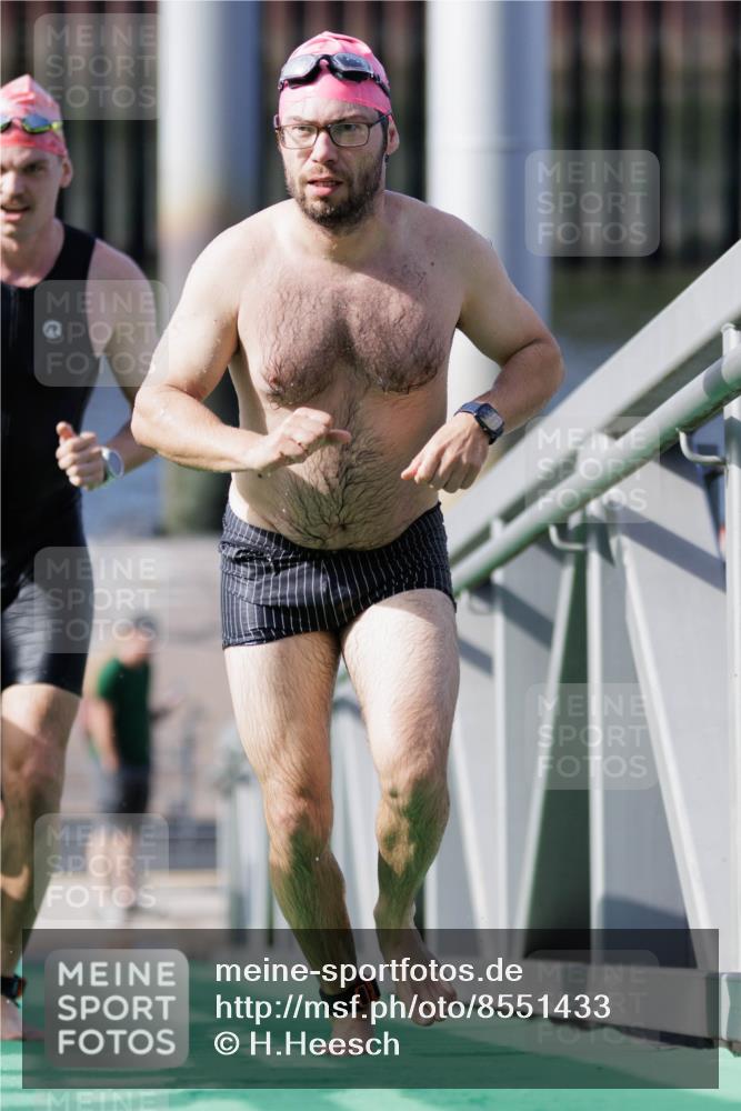 10.08.2025 - GEWOBA Citytriathlon Bremen H.Heesch http://msf.ph/oto/8551433 10.08.2025 10:22:43 Schwimmen 133, 380, 404, 474, 492, 513 meine-sportfotos.de