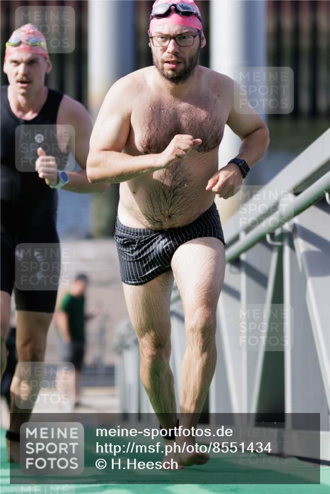 10.08.2025 - GEWOBA Citytriathlon Bremen H.Heesch http://msf.ph/oto/8551434 10.08.2025 10:22:44 Schwimmen 133, 380, 404, 474, 492, 513 meine-sportfotos.de