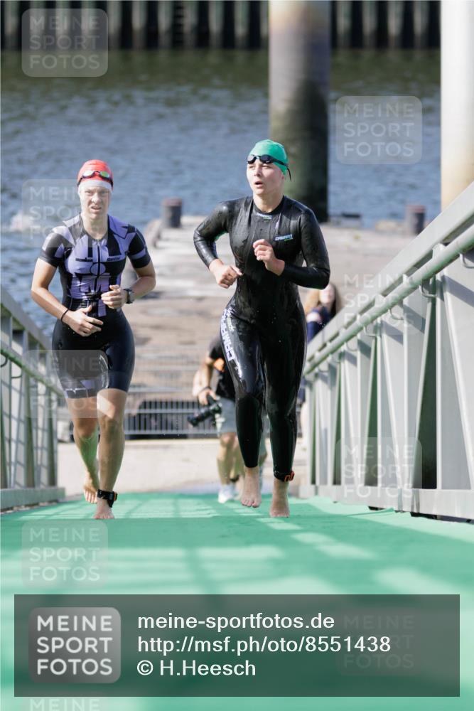 10.08.2025 - GEWOBA Citytriathlon Bremen H.Heesch http://msf.ph/oto/8551438 10.08.2025 10:22:49 Schwimmen 205, 380, 492 meine-sportfotos.de