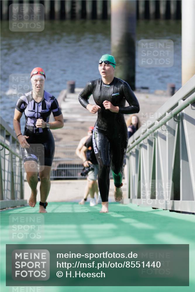 10.08.2025 - GEWOBA Citytriathlon Bremen H.Heesch http://msf.ph/oto/8551440 10.08.2025 10:22:49 Schwimmen 205, 380, 492 meine-sportfotos.de