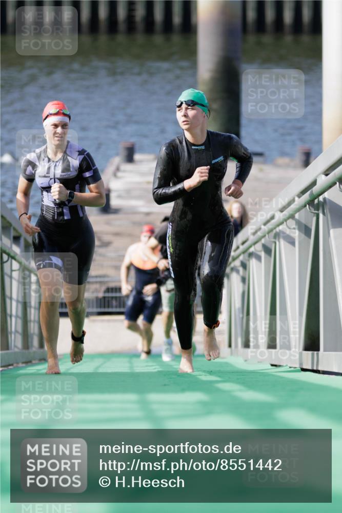10.08.2025 - GEWOBA Citytriathlon Bremen H.Heesch http://msf.ph/oto/8551442 10.08.2025 10:22:49 Schwimmen 205, 380, 492 meine-sportfotos.de