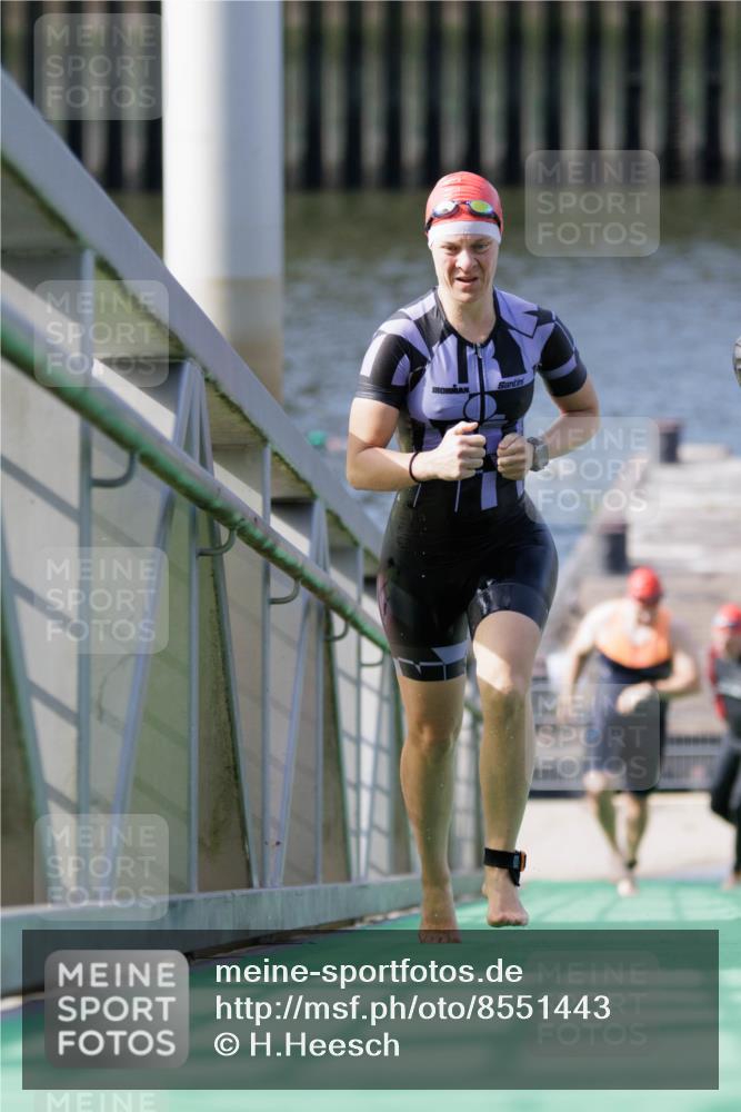 10.08.2025 - GEWOBA Citytriathlon Bremen H.Heesch http://msf.ph/oto/8551443 10.08.2025 10:22:50 Schwimmen 205, 380, 492 meine-sportfotos.de