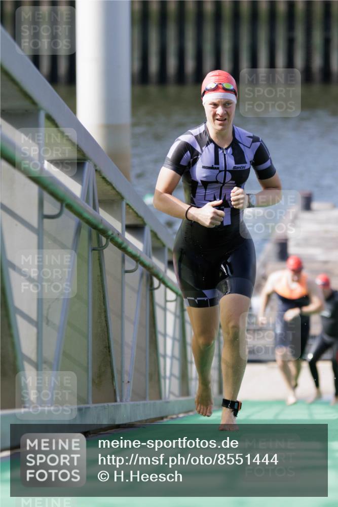 10.08.2025 - GEWOBA Citytriathlon Bremen H.Heesch http://msf.ph/oto/8551444 10.08.2025 10:22:51 Schwimmen 205, 359, 380, 492 meine-sportfotos.de
