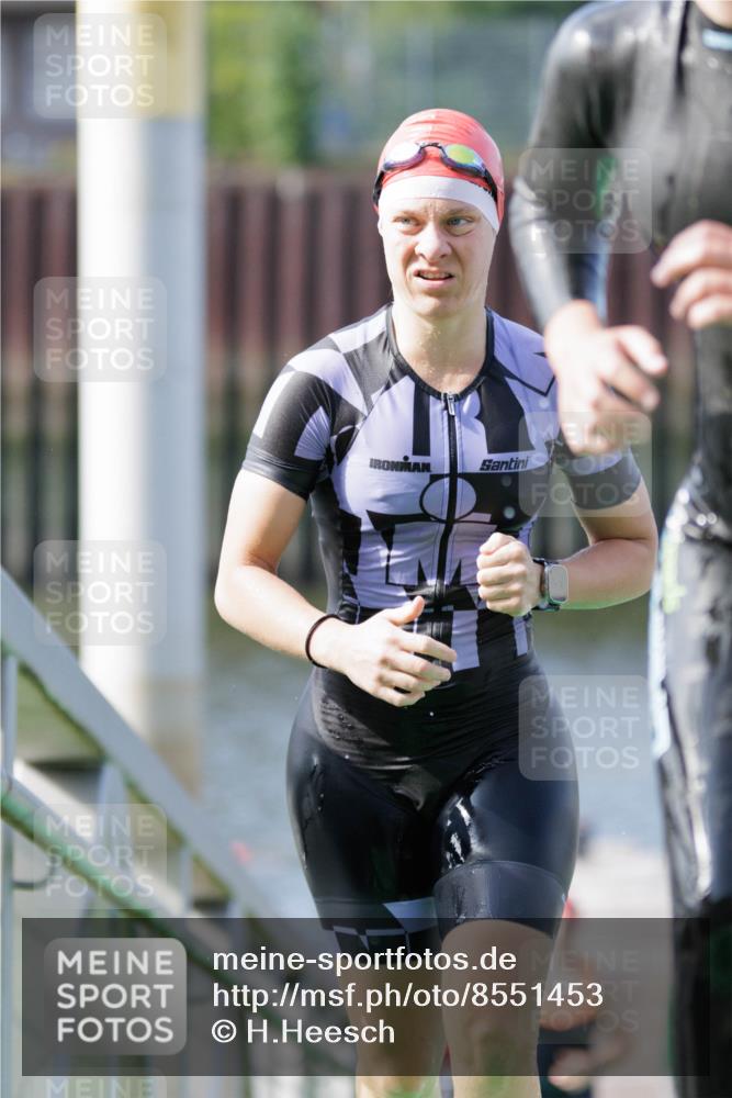 10.08.2025 - GEWOBA Citytriathlon Bremen H.Heesch http://msf.ph/oto/8551453 10.08.2025 10:22:53 Schwimmen 205, 359, 429, 492 meine-sportfotos.de
