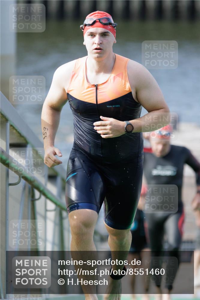 10.08.2025 - GEWOBA Citytriathlon Bremen H.Heesch http://msf.ph/oto/8551460 10.08.2025 10:22:56 Schwimmen 205, 359, 429, 447, 464, 492 meine-sportfotos.de