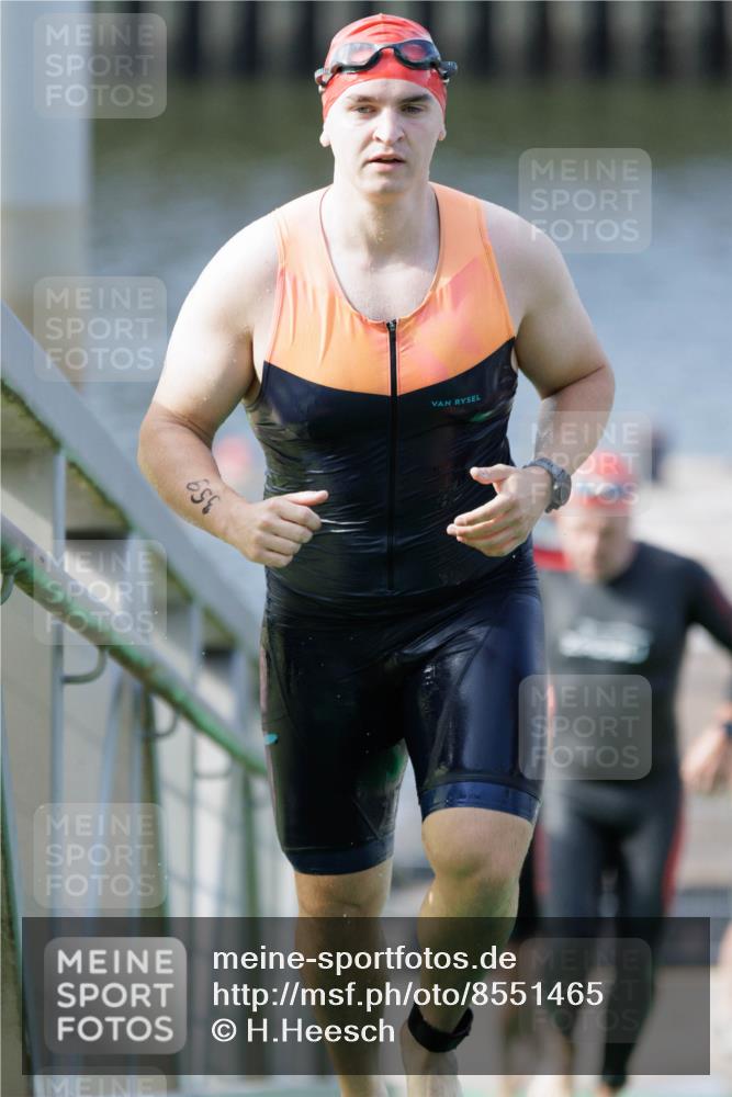 10.08.2025 - GEWOBA Citytriathlon Bremen H.Heesch http://msf.ph/oto/8551465 10.08.2025 10:22:57 Schwimmen 205, 359, 429, 447, 464, 492 meine-sportfotos.de