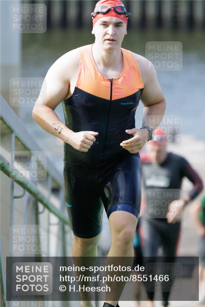 10.08.2025 - GEWOBA Citytriathlon Bremen H.Heesch http://msf.ph/oto/8551466 10.08.2025 10:22:57 Schwimmen 205, 359, 429, 447, 464, 492 meine-sportfotos.de