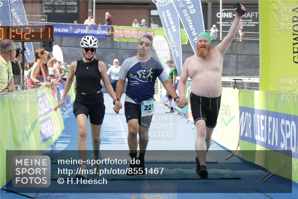10.08.2025 - GEWOBA Citytriathlon Bremen H.Heesch http://msf.ph/oto/8551467 10.08.2025 11:45:52 Ziel 23, 39, 221 meine-sportfotos.de