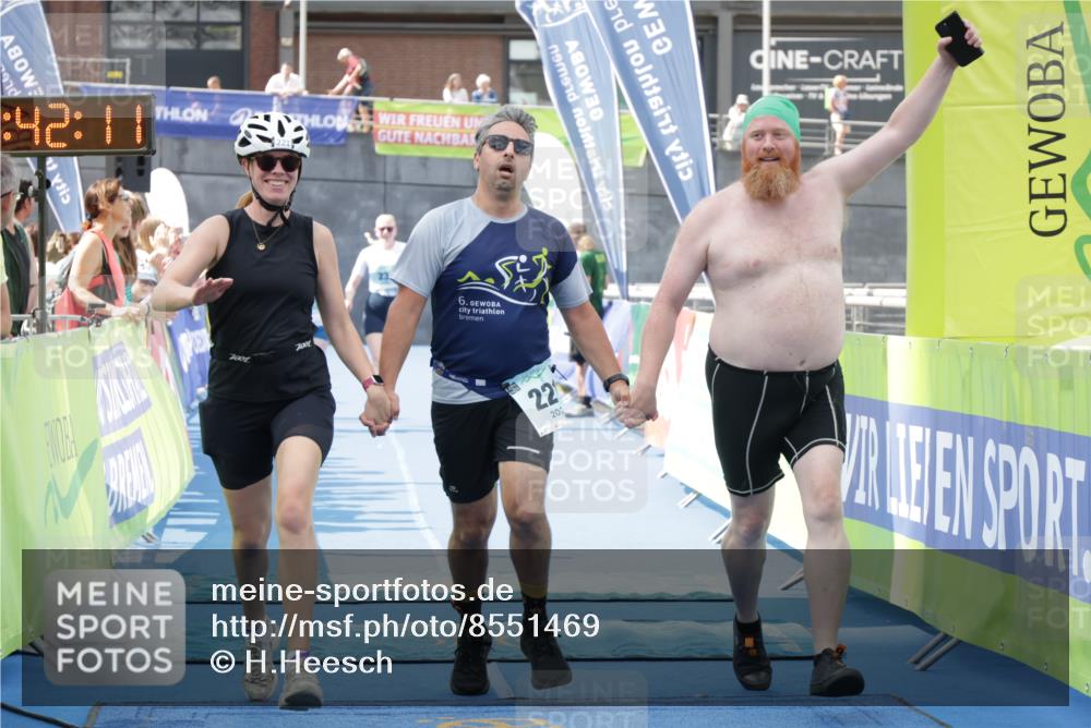 10.08.2025 - GEWOBA Citytriathlon Bremen H.Heesch http://msf.ph/oto/8551469 10.08.2025 11:45:53 Ziel 23, 39, 221 meine-sportfotos.de