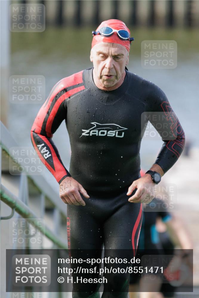 10.08.2025 - GEWOBA Citytriathlon Bremen H.Heesch http://msf.ph/oto/8551471 10.08.2025 10:23:01 Schwimmen 359, 429, 447, 464 meine-sportfotos.de