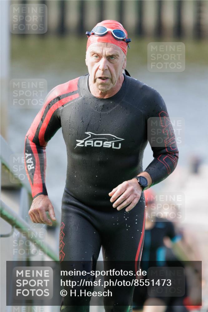 10.08.2025 - GEWOBA Citytriathlon Bremen H.Heesch http://msf.ph/oto/8551473 10.08.2025 10:23:01 Schwimmen 359, 429, 447, 464 meine-sportfotos.de