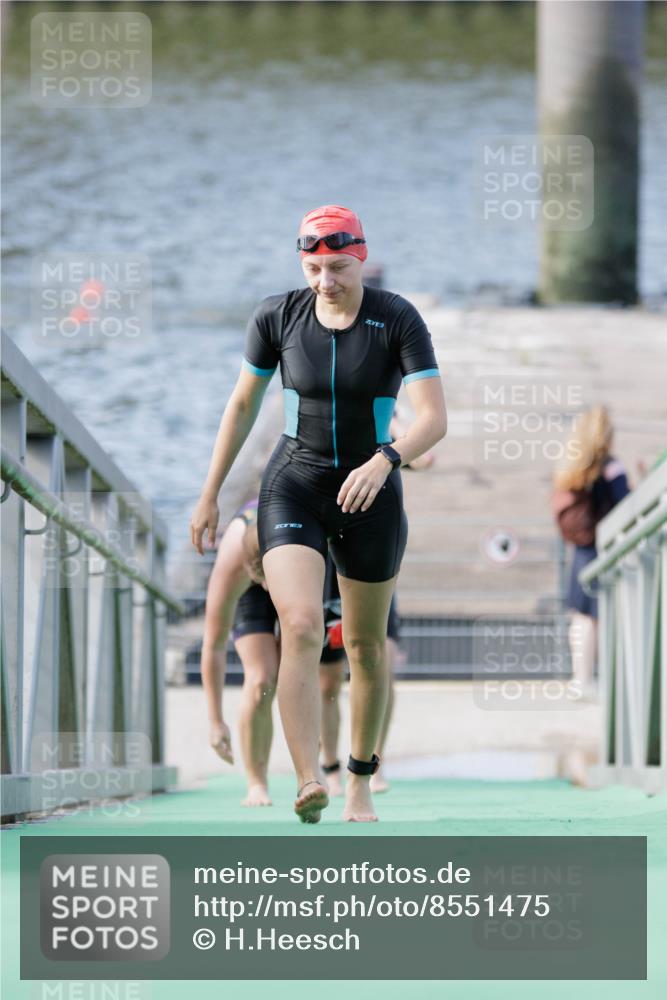 10.08.2025 - GEWOBA Citytriathlon Bremen H.Heesch http://msf.ph/oto/8551475 10.08.2025 10:23:04 Schwimmen 359, 392, 429, 447, 464 meine-sportfotos.de