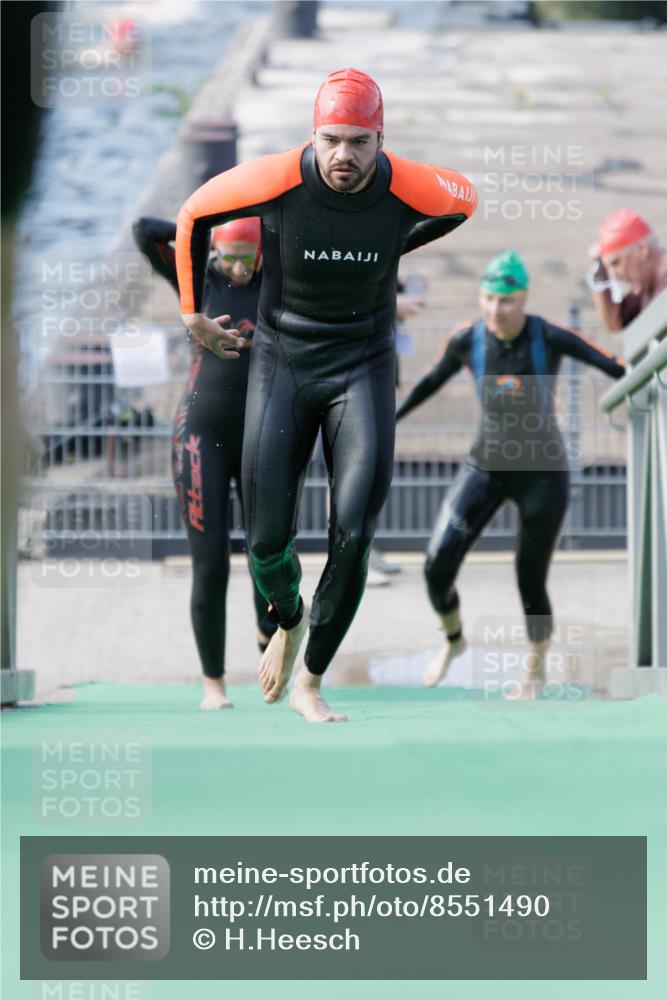 10.08.2025 - GEWOBA Citytriathlon Bremen H.Heesch http://msf.ph/oto/8551490 10.08.2025 10:23:15 Schwimmen 378, 392, 436, 505 meine-sportfotos.de