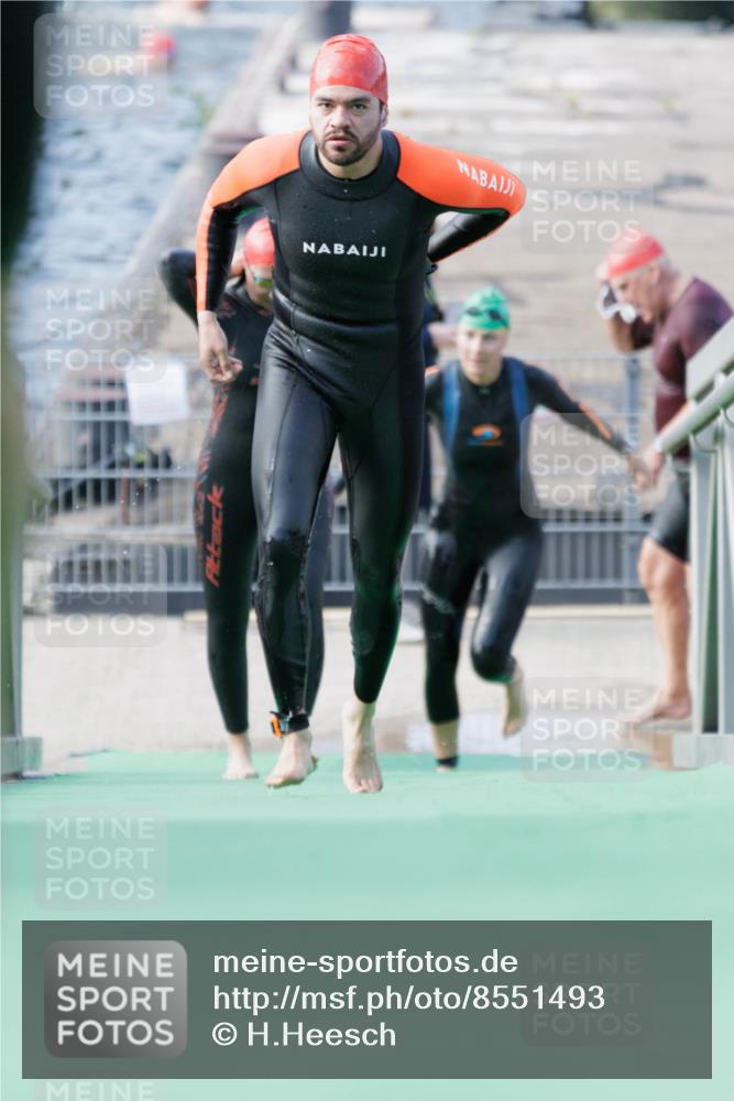 10.08.2025 - GEWOBA Citytriathlon Bremen H.Heesch http://msf.ph/oto/8551493 10.08.2025 10:23:15 Schwimmen 378, 392, 436, 505 meine-sportfotos.de