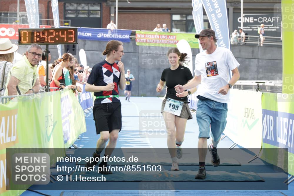 10.08.2025 - GEWOBA Citytriathlon Bremen H.Heesch http://msf.ph/oto/8551503 10.08.2025 11:46:25 Ziel 193 meine-sportfotos.de