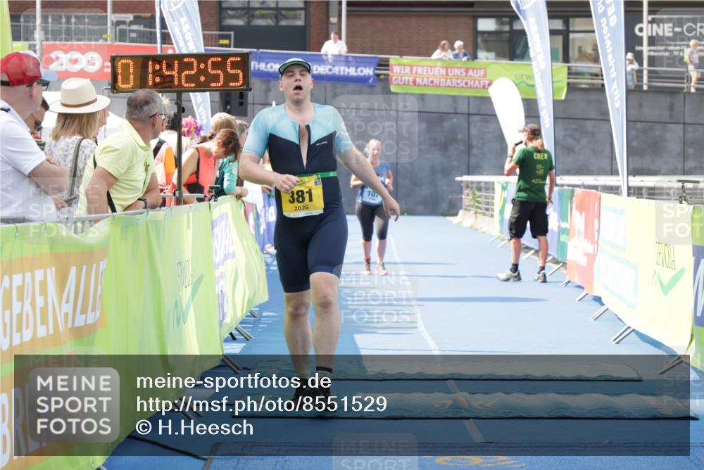 10.08.2025 - GEWOBA Citytriathlon Bremen H.Heesch http://msf.ph/oto/8551529 10.08.2025 11:46:37 Ziel 107, 381 meine-sportfotos.de