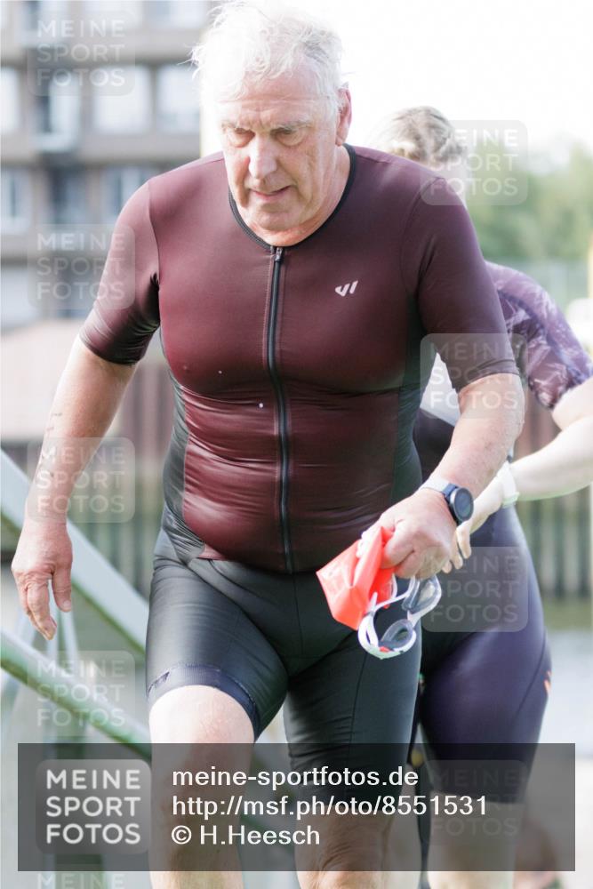 10.08.2025 - GEWOBA Citytriathlon Bremen H.Heesch http://msf.ph/oto/8551531 10.08.2025 10:23:40 Schwimmen 97, 159, 452 meine-sportfotos.de