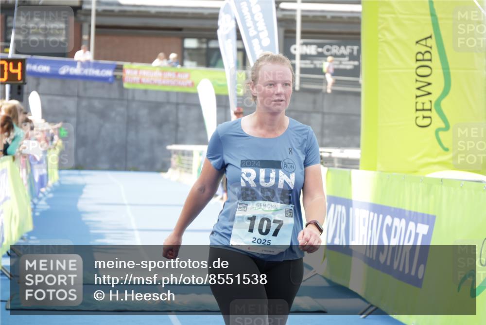 10.08.2025 - GEWOBA Citytriathlon Bremen H.Heesch http://msf.ph/oto/8551538 10.08.2025 11:46:45 Ziel 107 meine-sportfotos.de