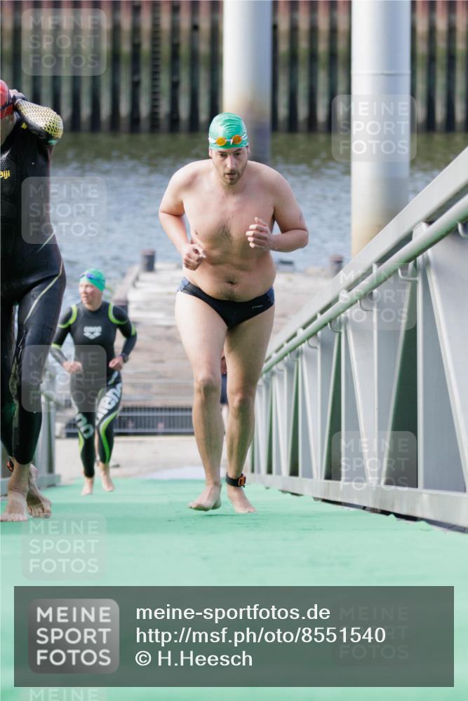 10.08.2025 - GEWOBA Citytriathlon Bremen H.Heesch http://msf.ph/oto/8551540 10.08.2025 10:23:44 Schwimmen 97, 159 meine-sportfotos.de